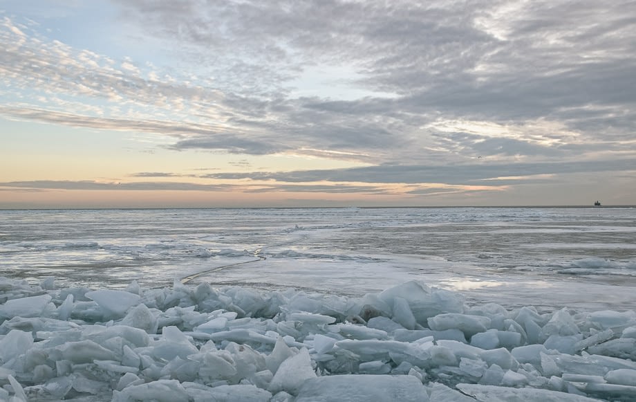 Chicago’s Frozen Beaches - Ross Feighery Photography